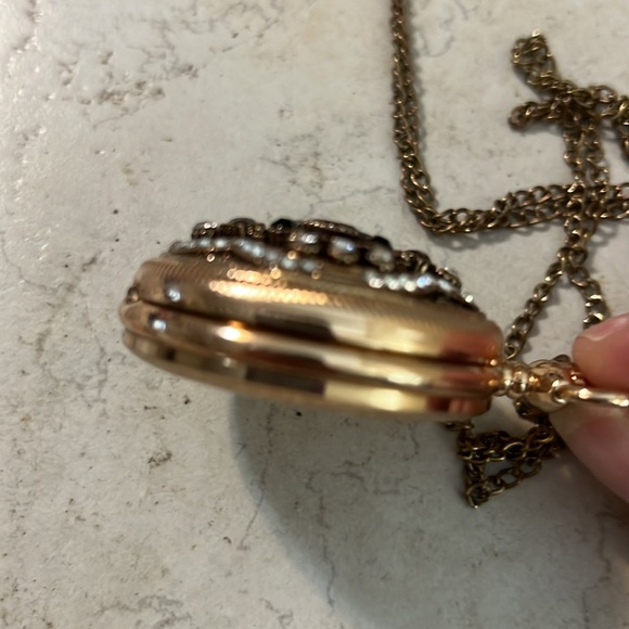 Women’s 32” Pendant Necklace & Hidden Watch. - Picture 7 of 8